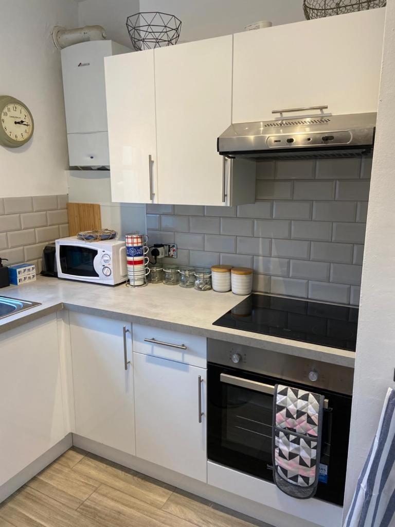 Centrally Located, Comfortable Apartment Near Station, Beach And North Laines Brighton Oda fotoğraf