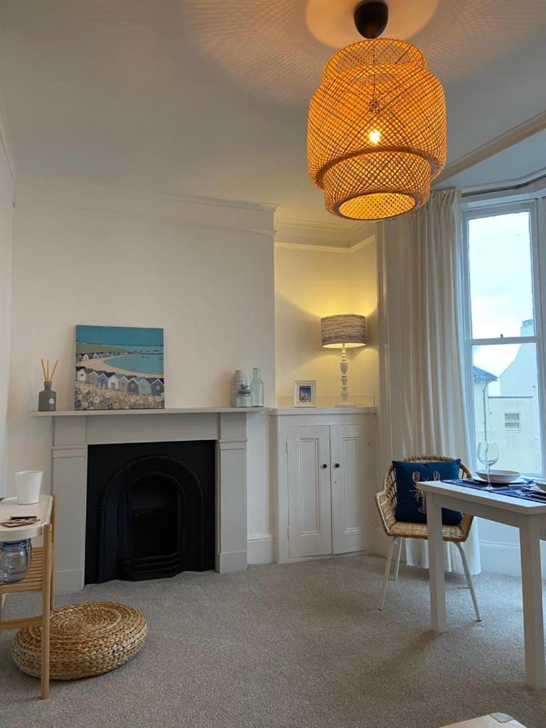 Centrally Located, Comfortable Apartment Near Station, Beach And North Laines Brighton Oda fotoğraf