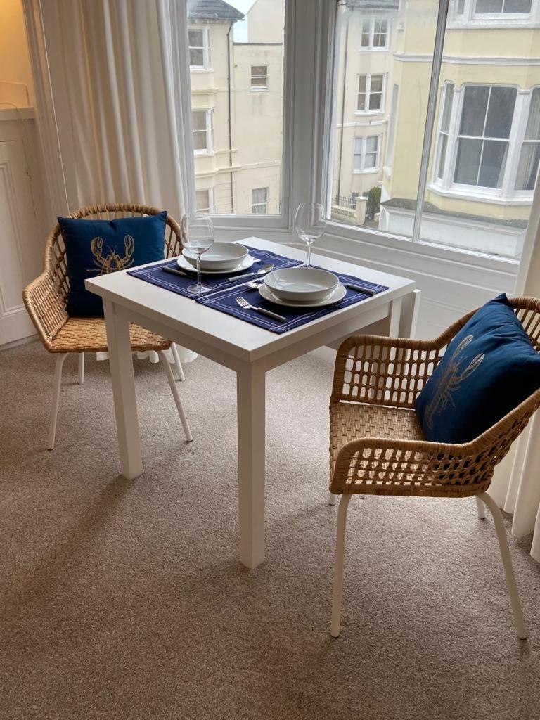 Centrally Located, Comfortable Apartment Near Station, Beach And North Laines Brighton Oda fotoğraf